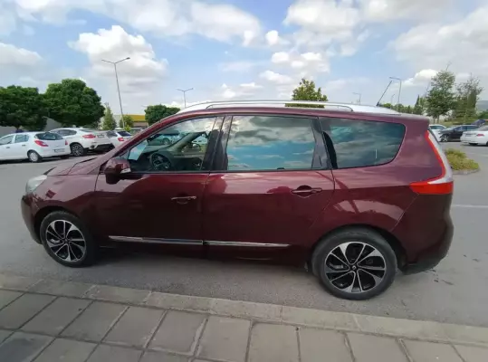 Renault Grand Scenic for rent in Bulgaria