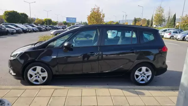 Opel Zafira for rent in Bulgaria